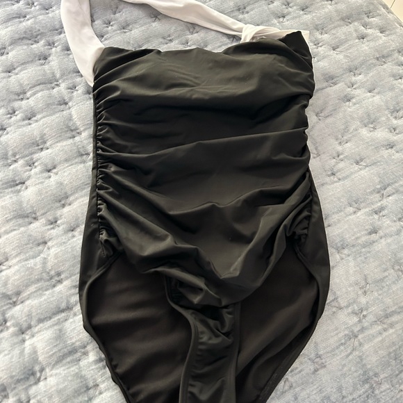 Venus NWOT 8 - Picture 3 of 4